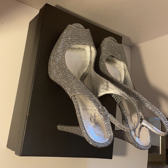 Adrianna papell peep toe silver shinning heel - Picture 9 of 10